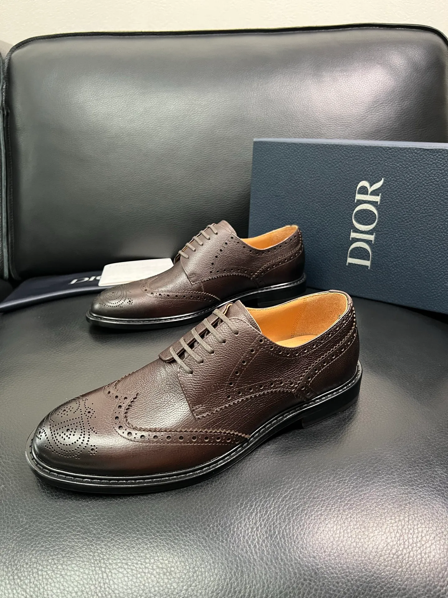 Men's shoes 💰940 Dior top purchasing agent, synchronized with Dior counters, original factory configuration, imported Italian cowhide, fully imported water-dyed cowhide lining, sole: original factory special supply, original sole super comfortable, original factory follow-up order 🔍🔍High quality, welcome to compare, code number 39-44 (can be ordered 38 45 46) 85868